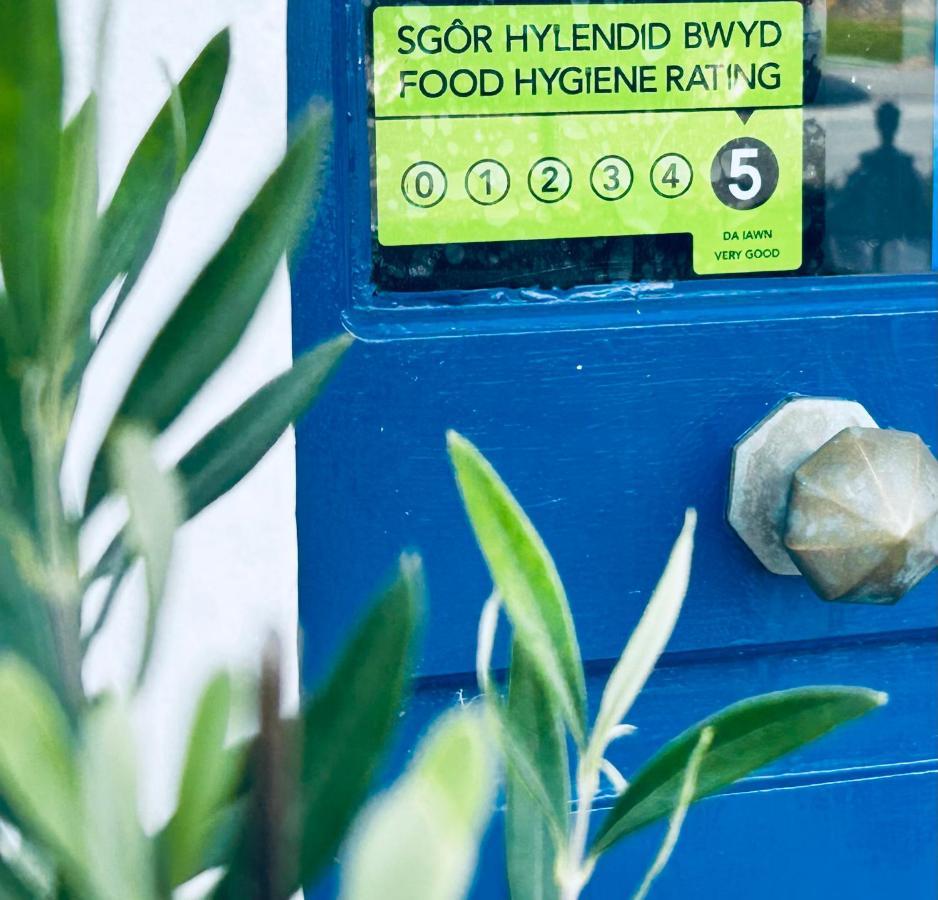 Hotel No5, Beachfront With Free Private Car Park Llandudno Exterior photo