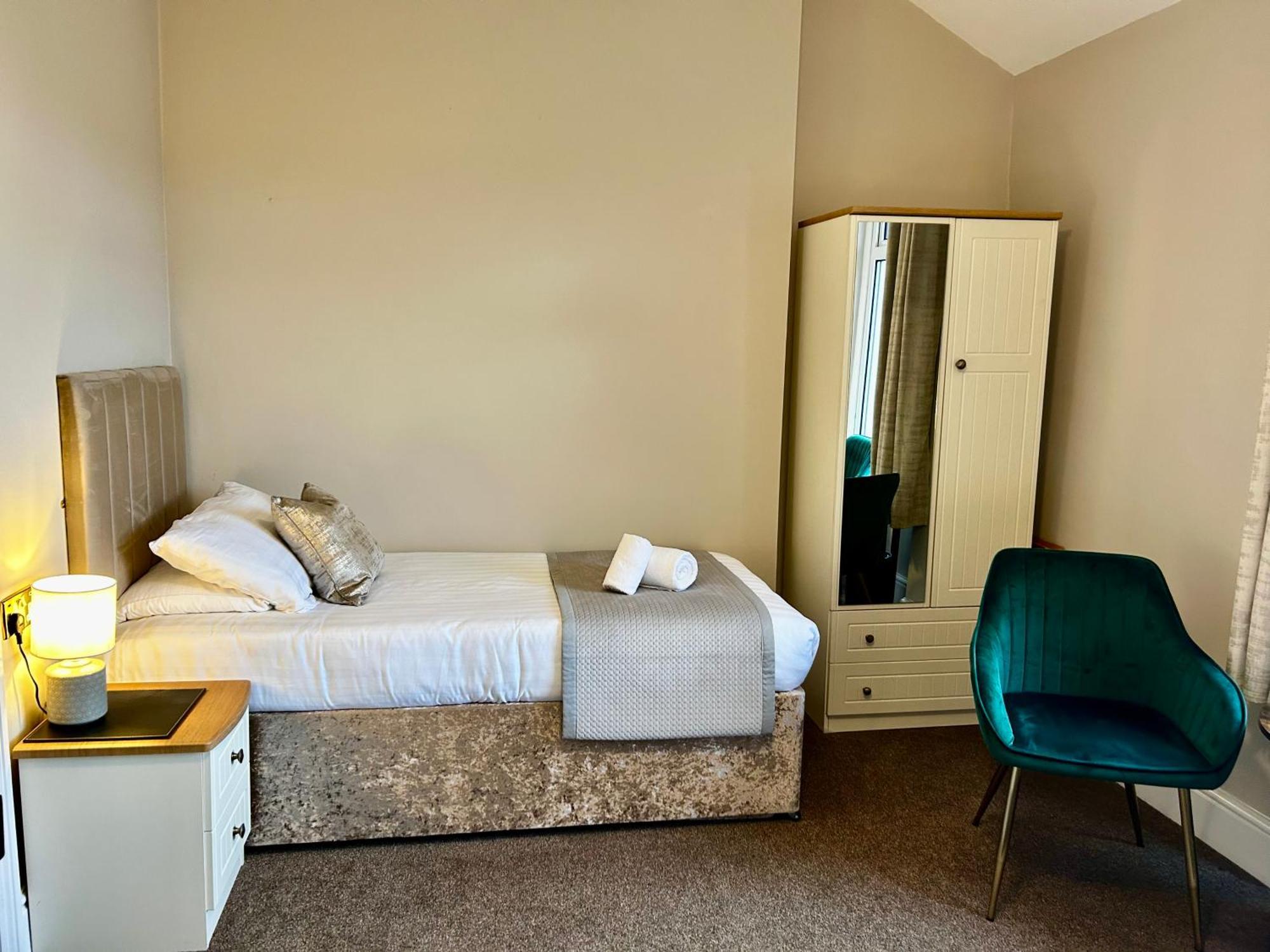 Hotel No5, Beachfront With Free Private Car Park Llandudno Exterior photo